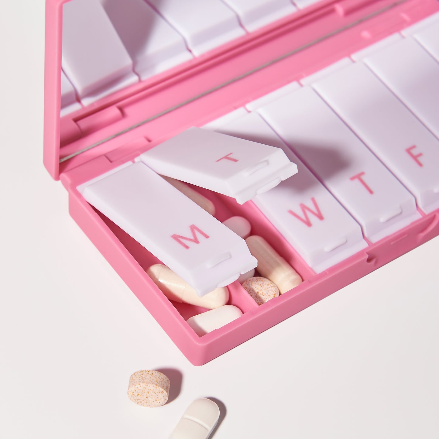 Tabuu 7 Day Pill Case With Mirror - Flamingo Pink