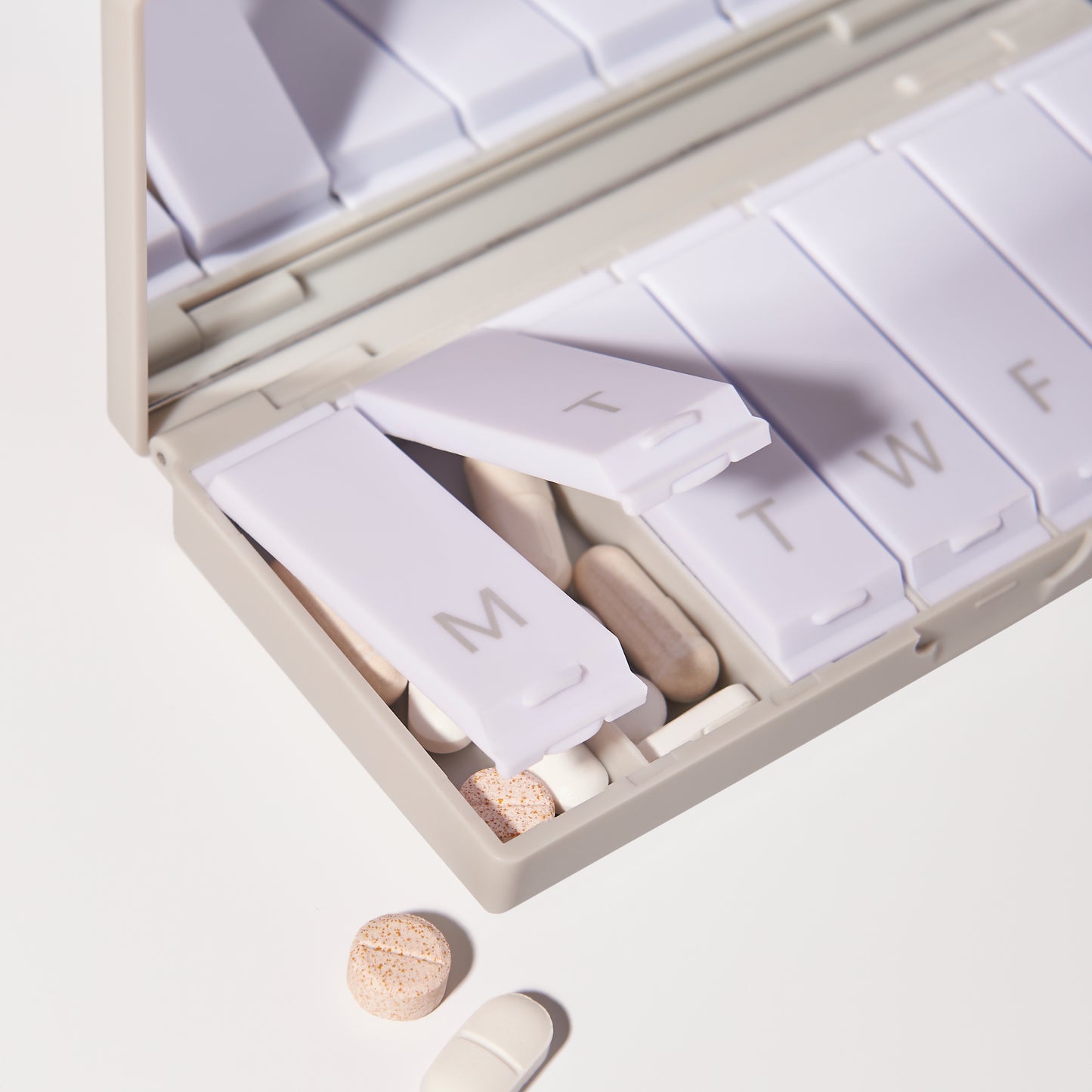 Tabuu 7 Day Pill Case With Mirror - Cosmic Grey
