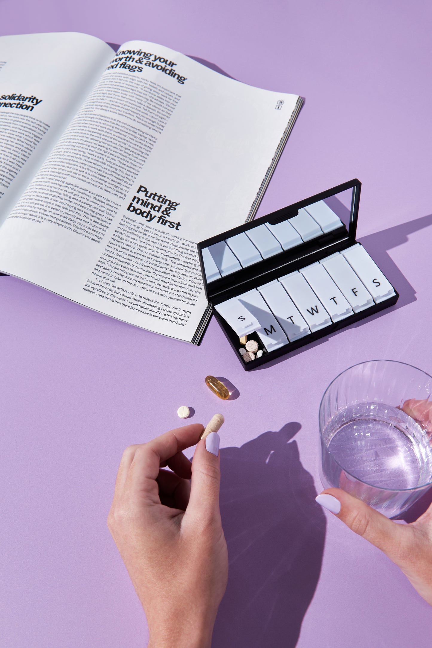 7 Day Pill Case with Mirror in Jet Black Colour