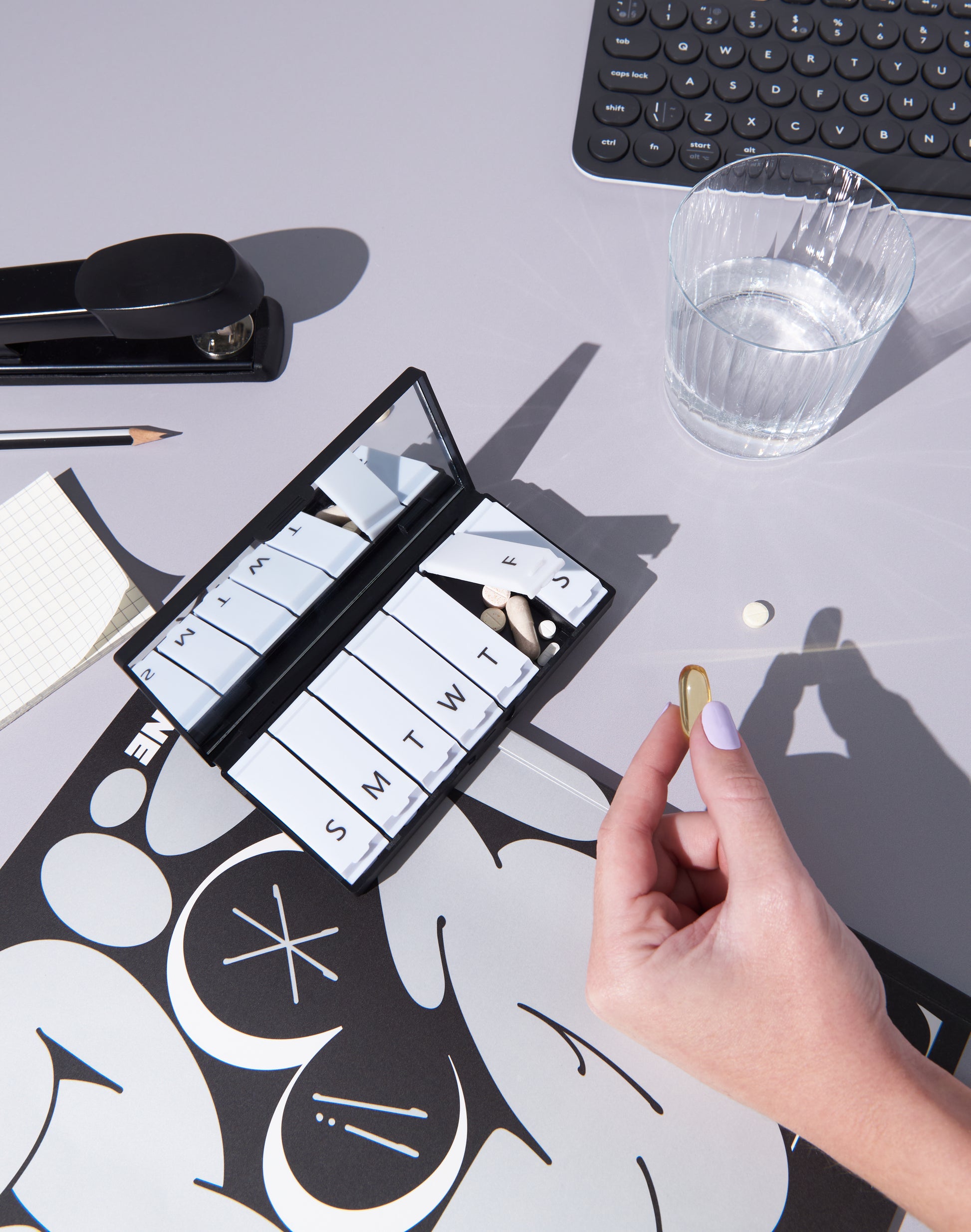 7 Day Pill Case with Mirror in Jet Black Colour