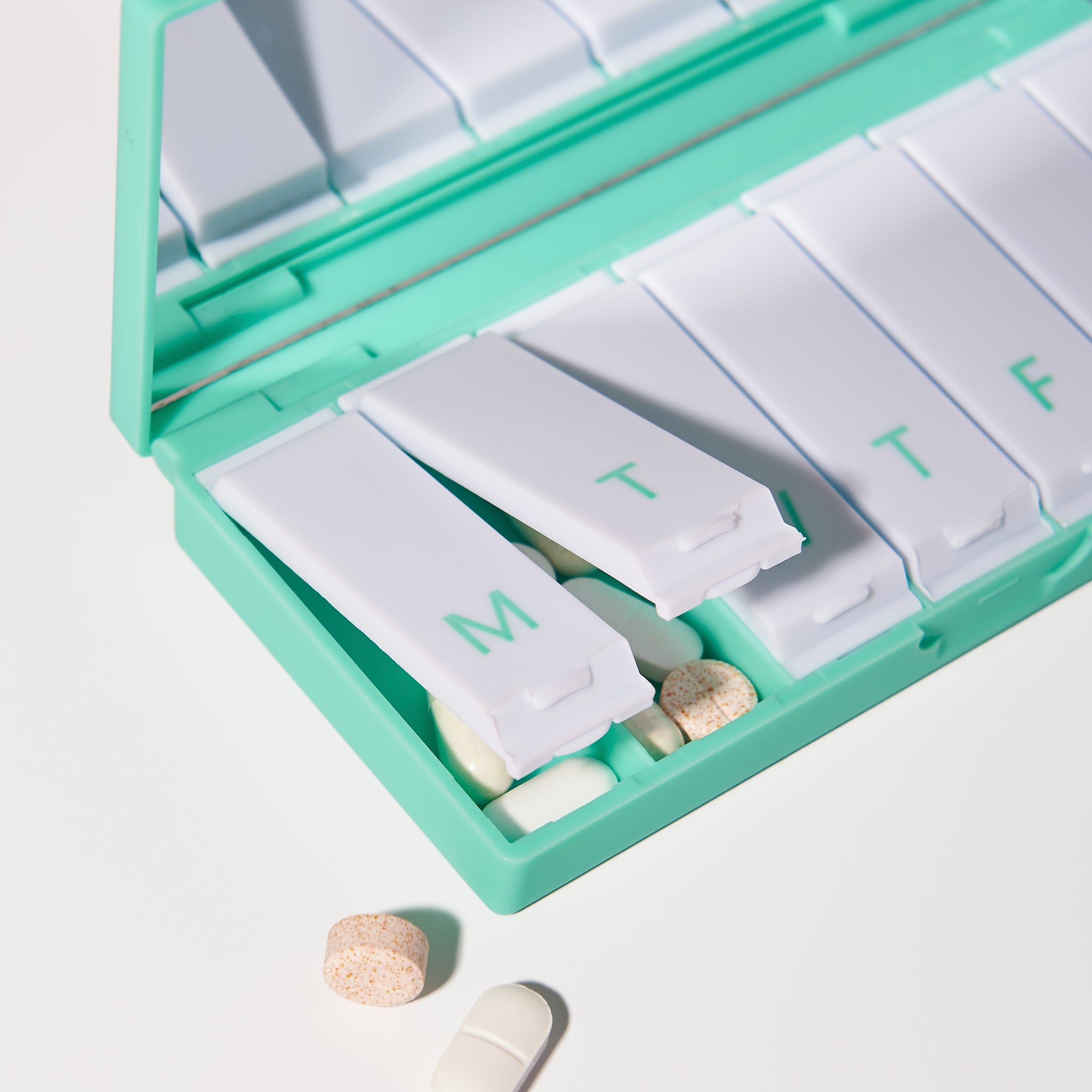 Tabuu 7 Day Pill Case With Mirror Turquoise Tabuu Ltd